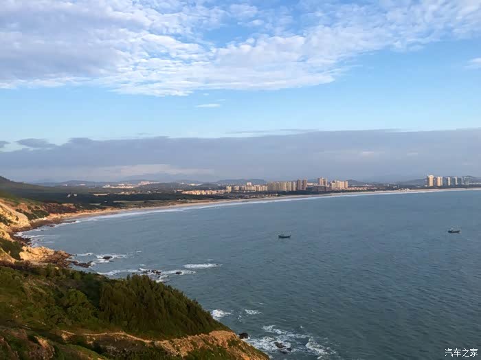 歌唱我们亲爱的祖国,从今走向繁荣富强!