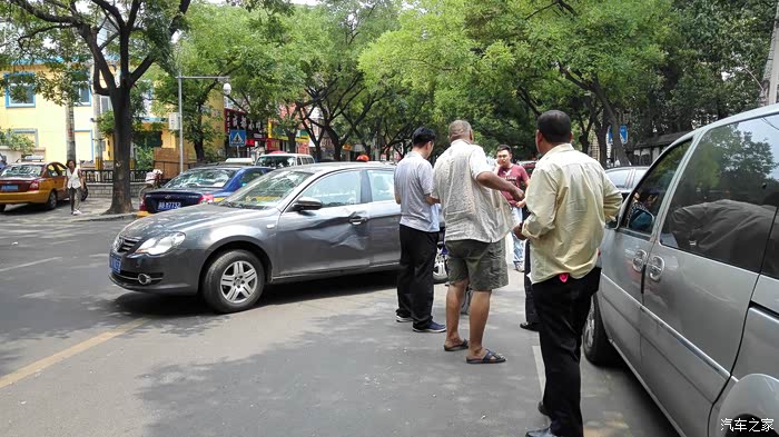 【图】杯具了,电动车撞瘪了车门!_雪铁龙C5论