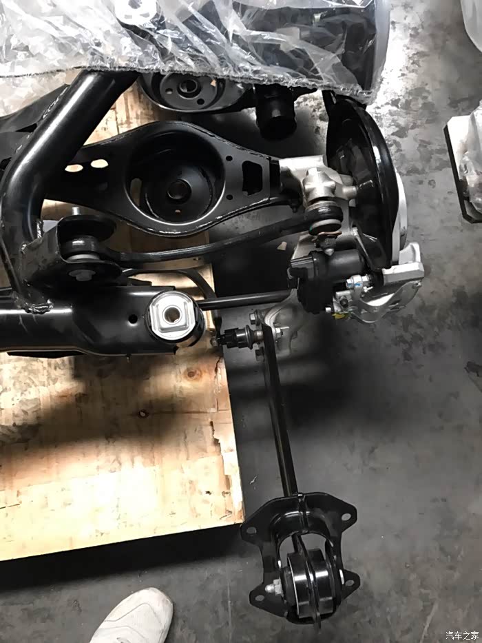 中华v7。后桥加发动机图片
