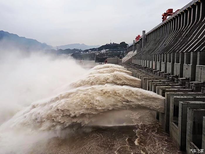 【你好2021】三峡大坝泄洪壮观景象