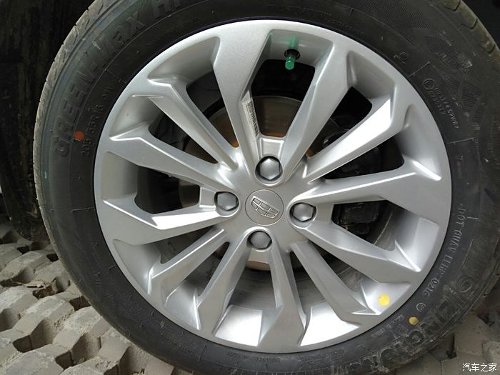 【图】轮胎上的黄点应该跟气门嘴对齐吗?