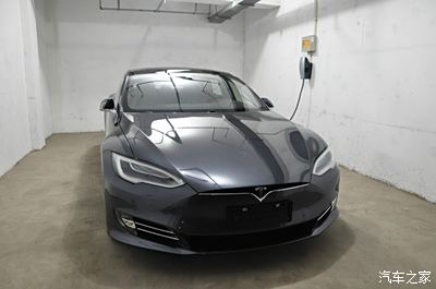 特斯拉model s(冷光银)提车作业