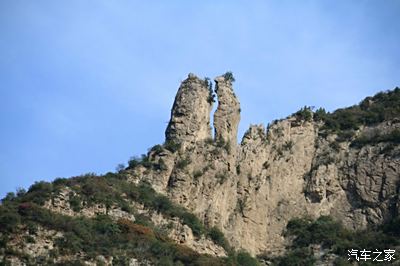 恶石村坐落在被当地老乡称做"夫妻山"的山脚下.