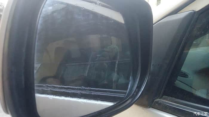 如何快速除雾挡风玻璃 500_wKgH5Vi2cMSAVKIEAAc1uR5QBGU093.jpg