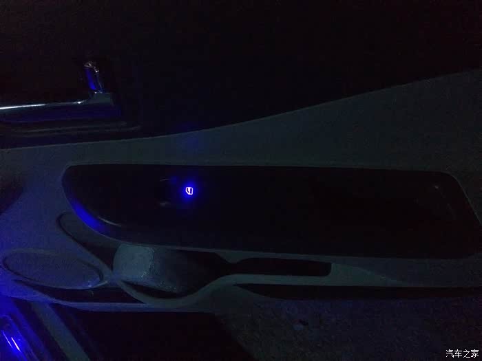 同款背景灯 500_wKgH1lXjCuqAbGE_AADxYKJlRuM634.jpg