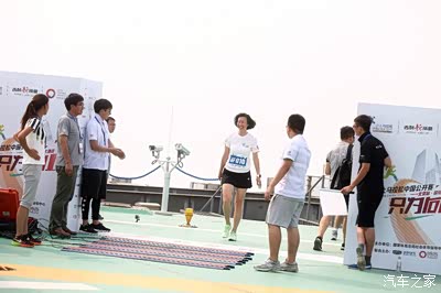 如果爬81层楼,能约会女神唐嫣,也值了。_北京