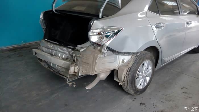 【图】新版卡罗拉被追尾_威驰论坛_汽车之家论坛