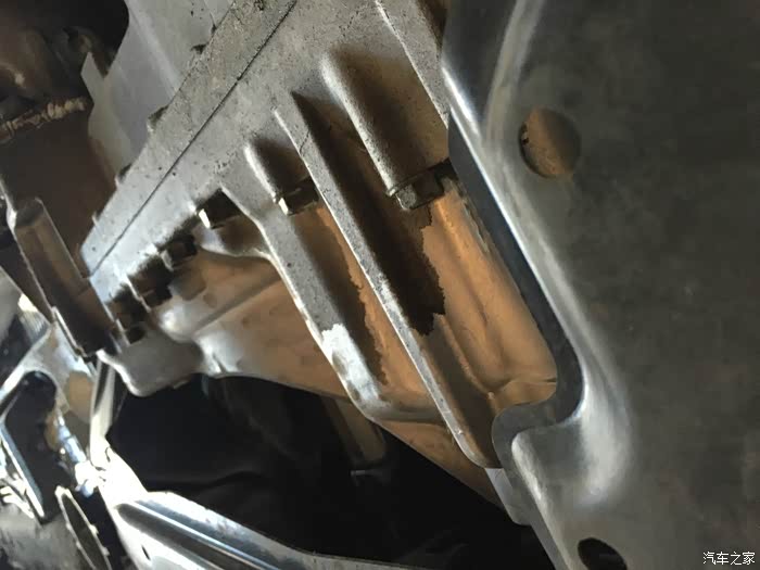 【图】歌诗图3.0半年新车发动机漏油,4s店擅自