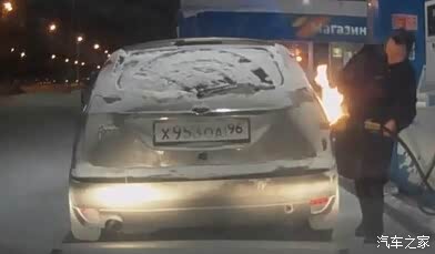 【图】作死!女司机加油时点打火机 悲剧了