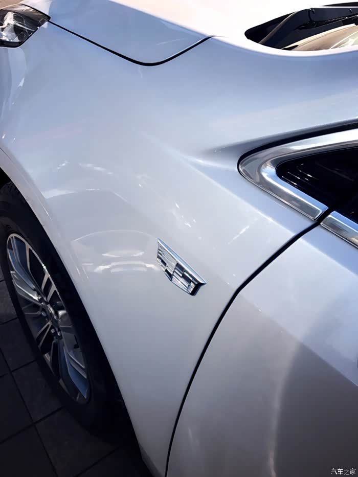 【图】来几张照片,XT 5白色_凯迪拉克XT5论坛