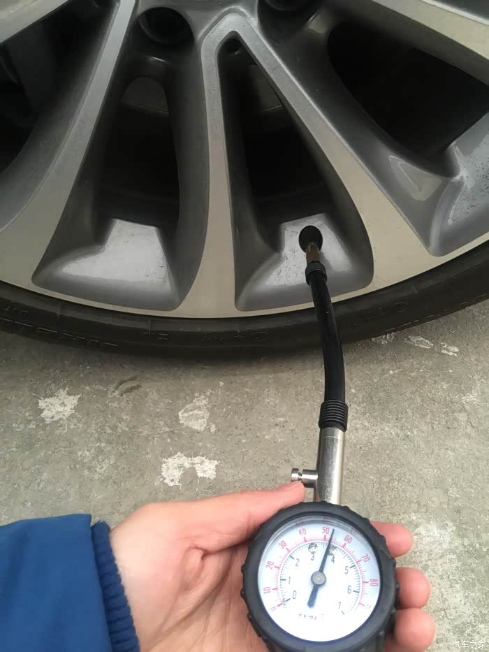 胎压多少以下不能开了 500_wKgH1laWVhSAMW-BAAH2S-Ct0Xc246.jpg