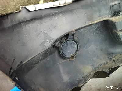 我的小逍快三年啊!进行了雾灯安装作业,希望对