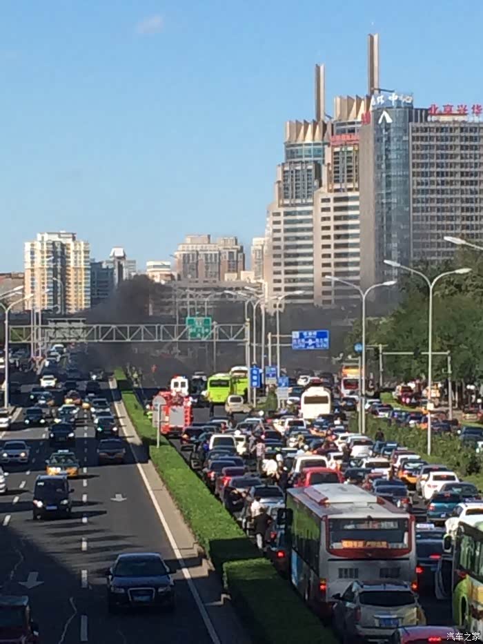 【图】又一起汽车自燃(马甸桥南向北方向)