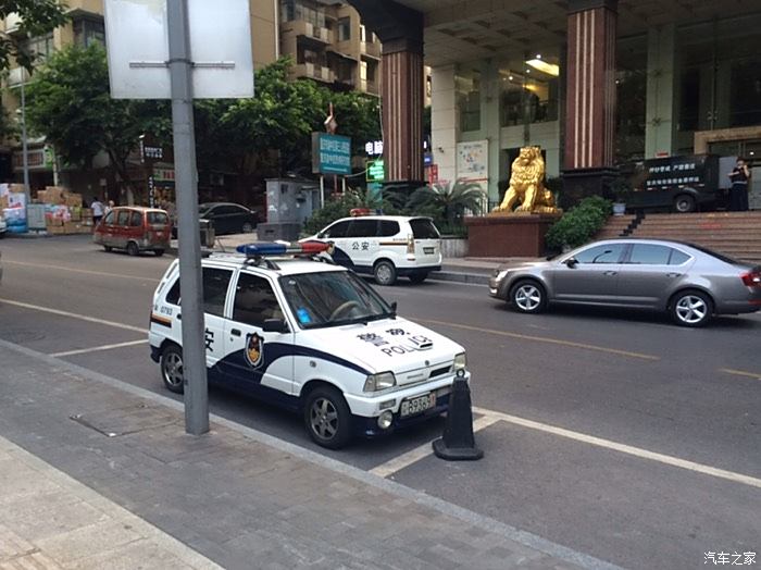 在重庆看到的奥拓警车