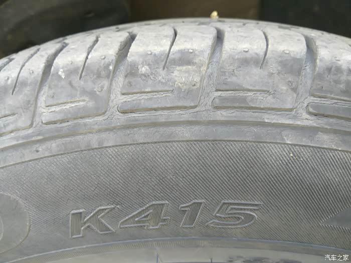 【图】4年4.5万公里,韩泰轮胎胎肩与胎侧处开