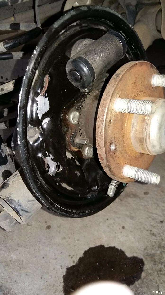 断气刹车分泵底座撕裂的原因开始装好轮胎  安装完毕经过一番的调试