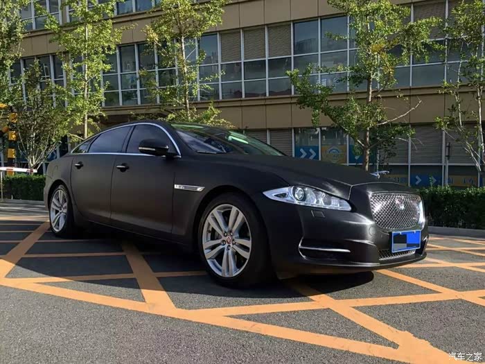 【图】一辆黑豹横空出世XJ3.0SC排气改装作业