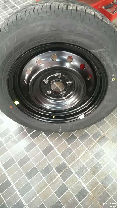 ER33 UZ 215\/6016R轮胎实体店和京东价差太