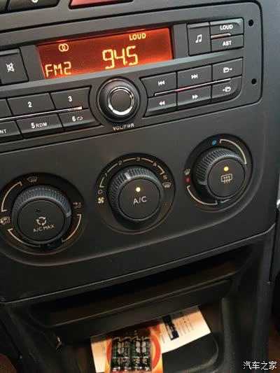 308除雾按哪个?说明书上的按键和车上的不一