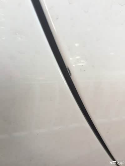 后门开门撞到路边栏杆了擦了一点怎么破_奔驰