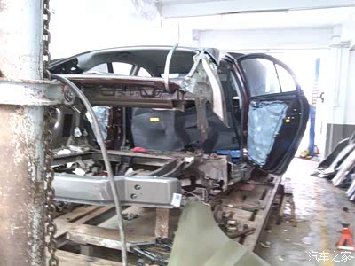 车被追尾导致后大梁和C柱更换,车辆贬值多少