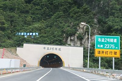 崇靖高速公路大新段