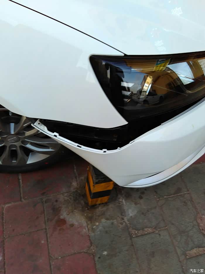 【图】倒车把前杠撞了,报保险了,不知道用换前
