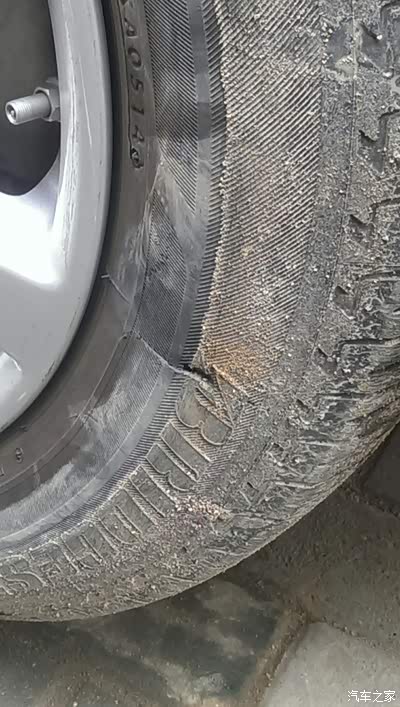 ER33 UZ 215\/6016R轮胎实体店和京东价差太