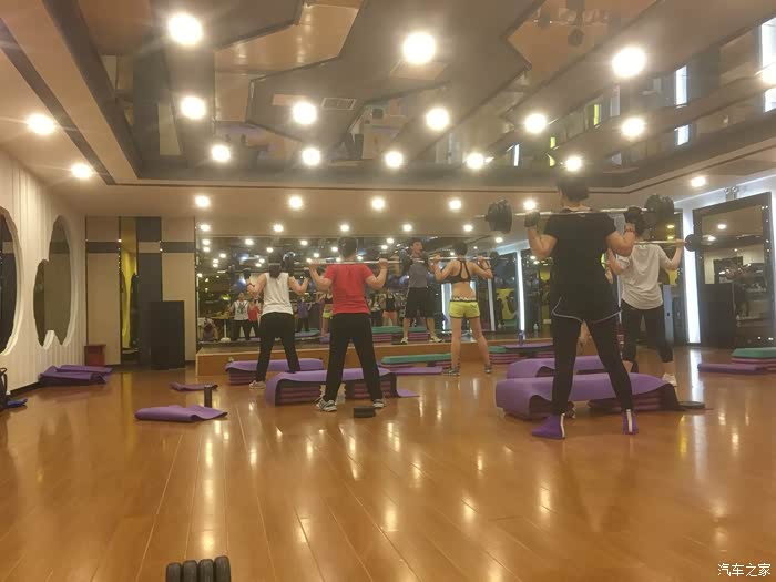 【图】今天晚上健身房热的要命。救命~
