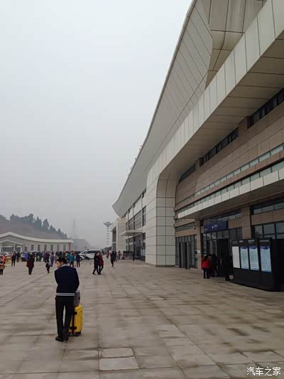 简阳南站逛一逛