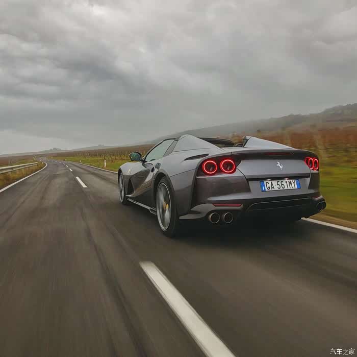 来自v12自然吸气引擎的咆哮 ferrari 812 gts