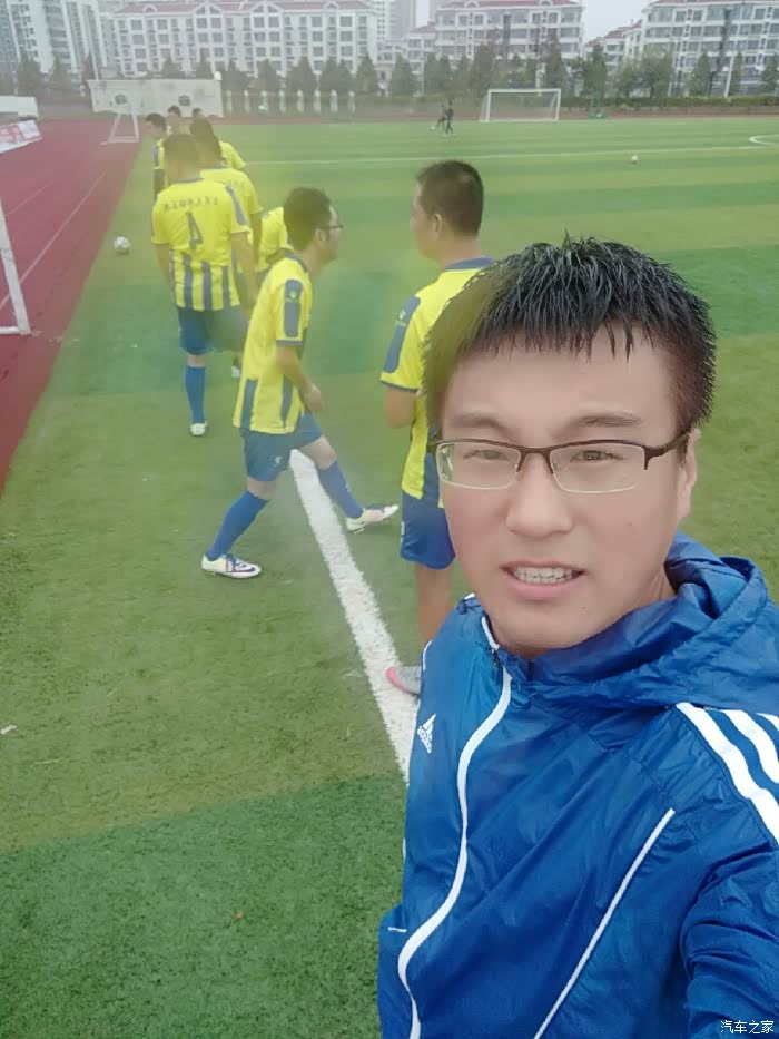 【图】雨中作战,球队参加地区业余联赛足协杯