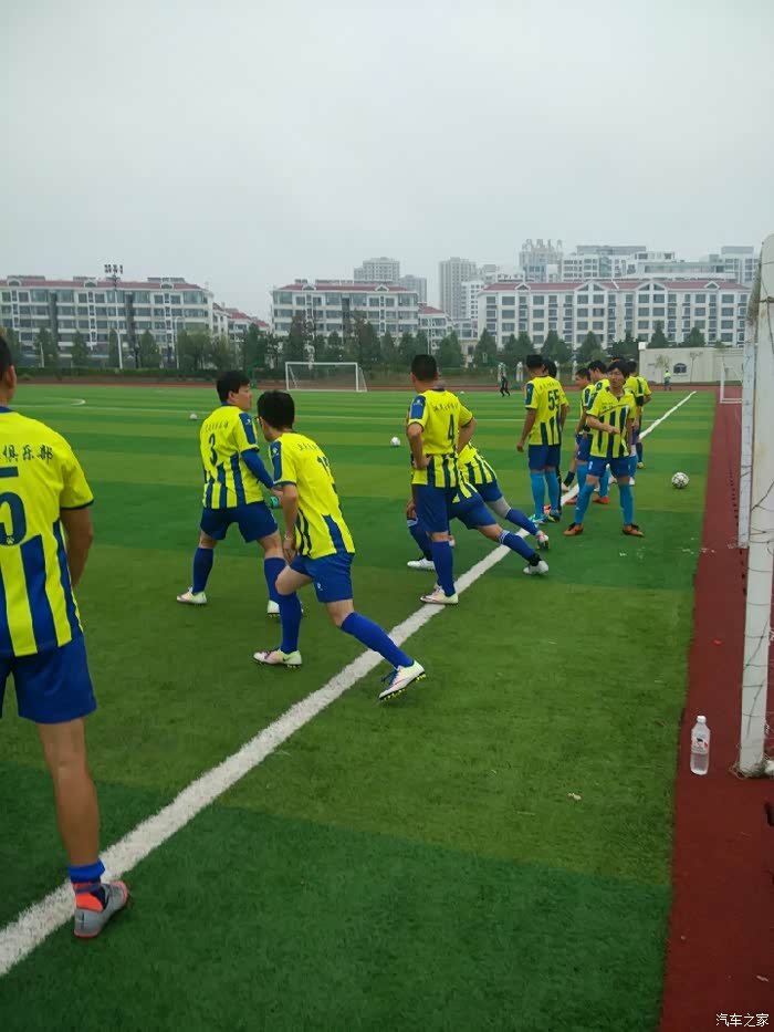 【图】雨中作战,球队参加地区业余联赛足协杯