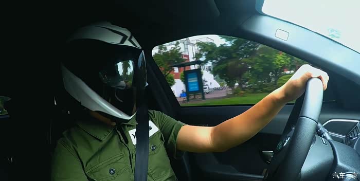 【图】暴走汽车路虎极光引发的血案 劳斯基黑