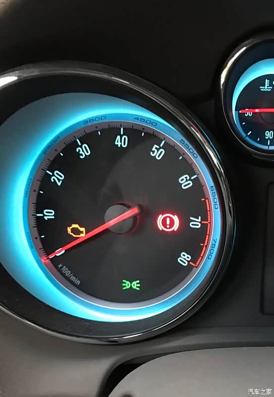 请问这个黄色的图标是什么意思?车子发动不起