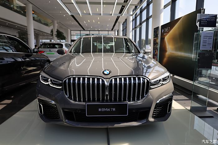 【你好2021】《bmw 7系贝尔尼纳灰》新车品鉴