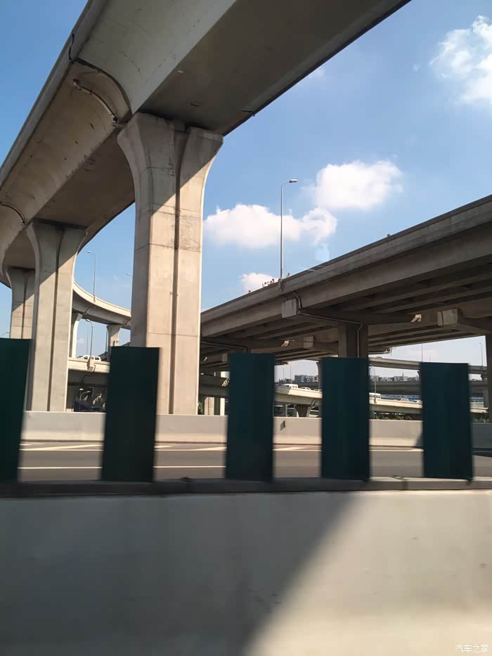 【图】虹桥机场T2转延安路高架市区方向车自