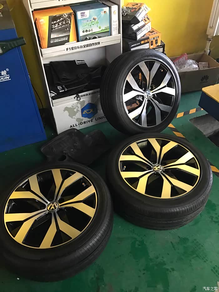 【图】迈腾B8 18寸轮毂重量是多少,有大神拆下