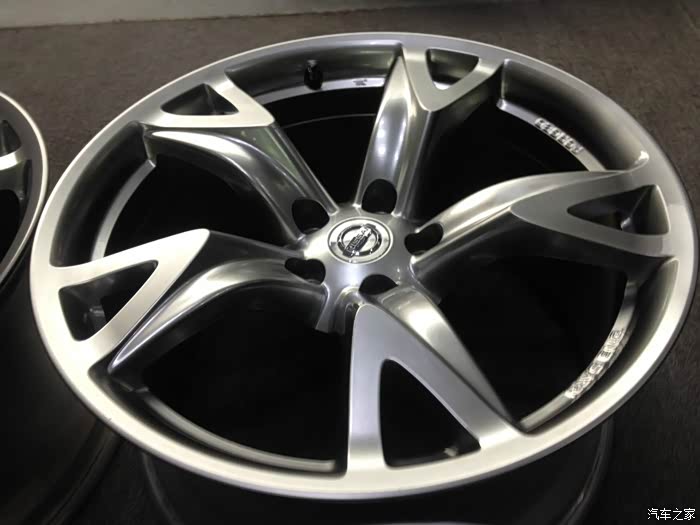 【图】出二手轮毂 日产 370Z 原装 19存 锻造 日