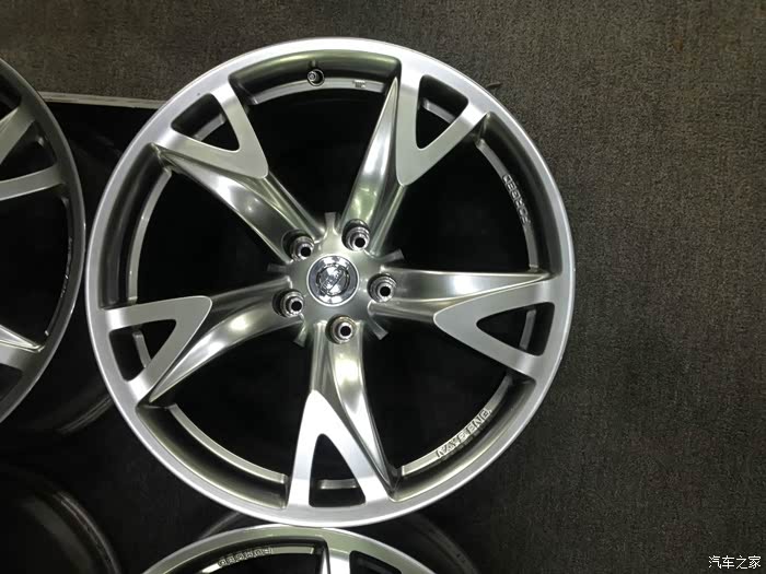 【图】出二手轮毂 日产 370Z 原装 19存 锻造 日