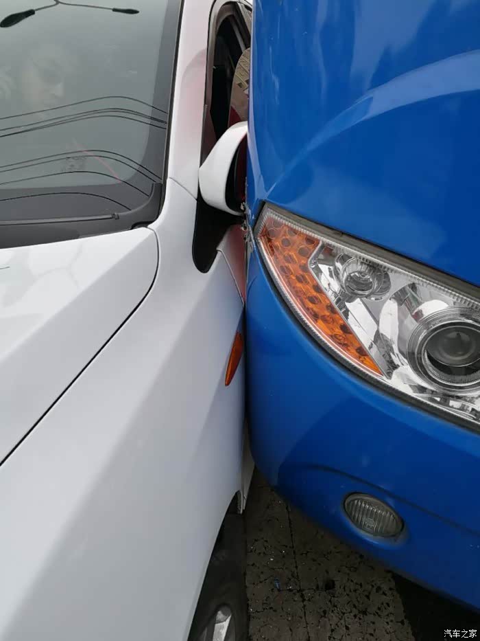 【图】大过年的,唉,对方全责走保险,修车钱怎么