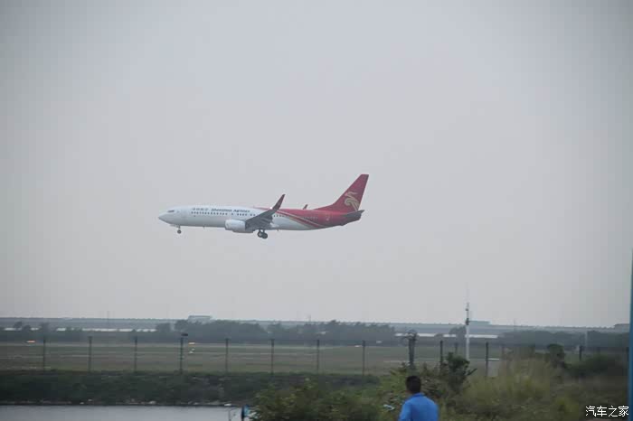 机场飞机起飞和降落的视频 500_wKjBxVZtfkGANO0bAAE466nSW3A007.jpg