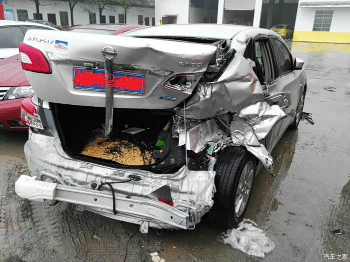 【图】2年3万公里新车子被追尾撞这个样子还