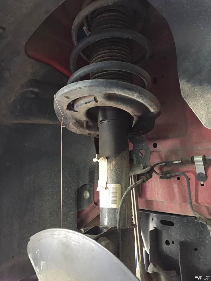 【图】今天发现野马减震漏油,求关注!_Mustan