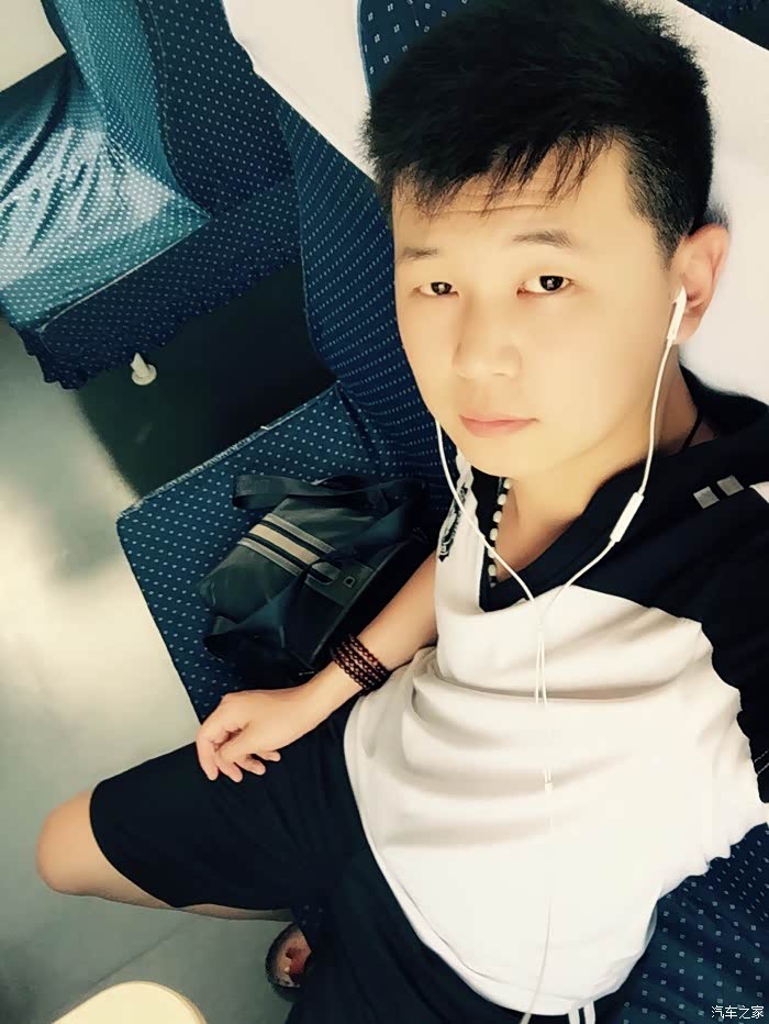 【图】迈腾白色的好看吗?内饰什么颜色的好配