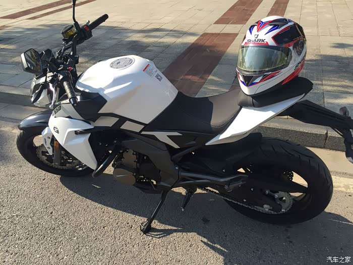 我也发发16款春风650NK 300公里骑行感受 车