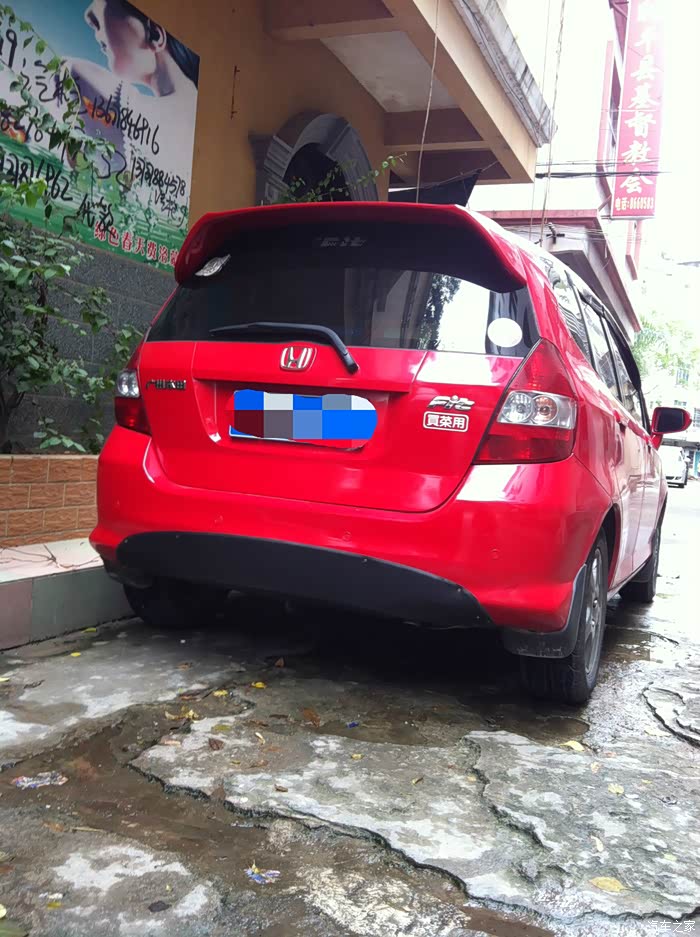 老飞度装后唇。废物再利用。朗动的后唇成功移植到一代飞度。