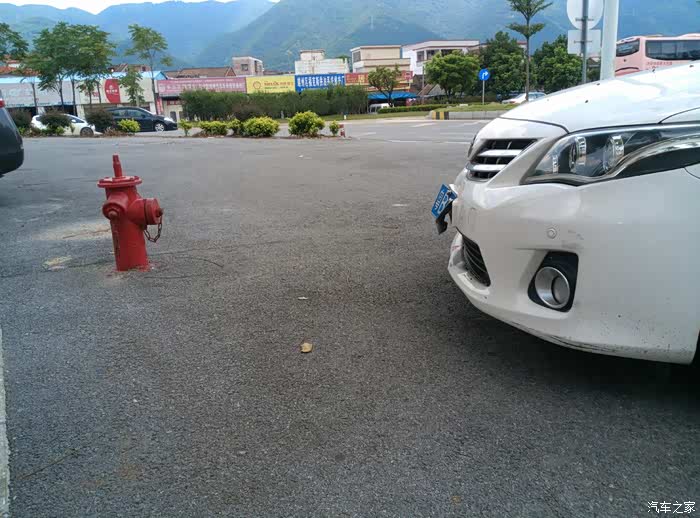 【图】碰上消防栓,保险杠和车牌都烂了,车牌多