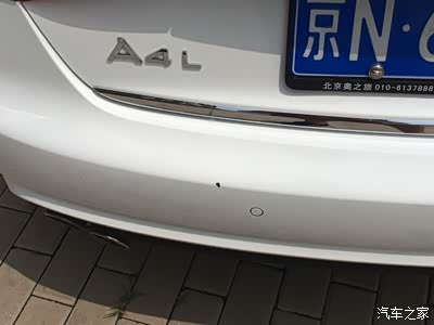 后杠让石头崩掉了一小块车漆,我想用补漆工具