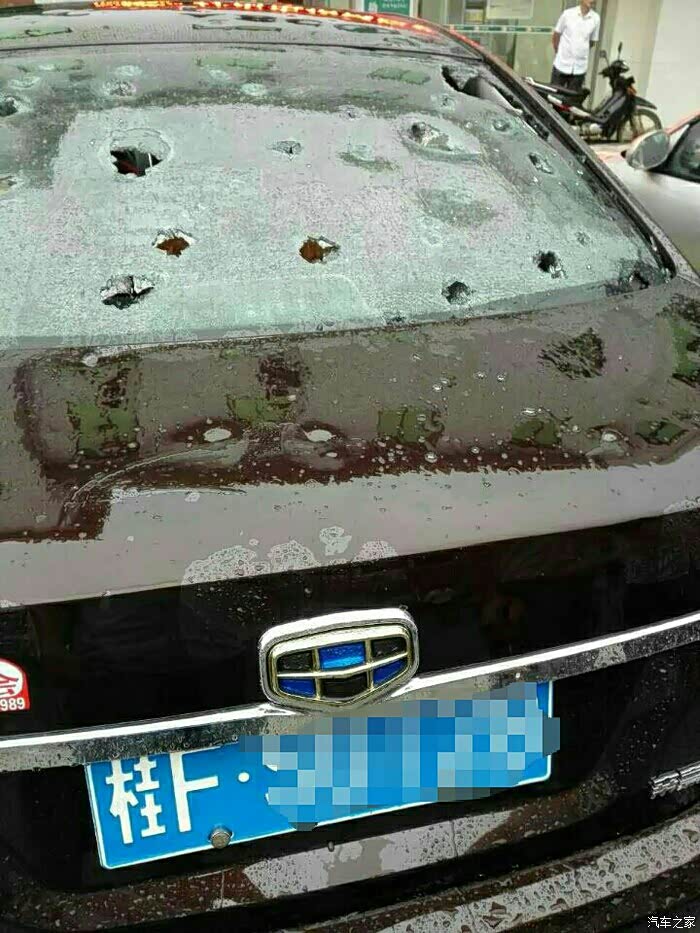 【图】广西桂林冰雹砸车 倒霉的车主们_帝豪G